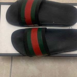 GUCCI SLIDES